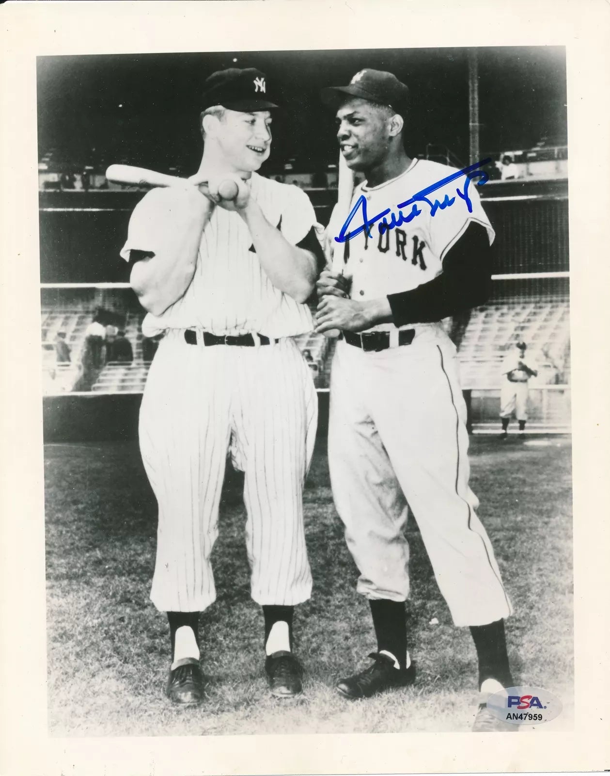 Willie Mays HOF Signed/Autographed 8x10 B/W Photo New York Mets PSA/DNA