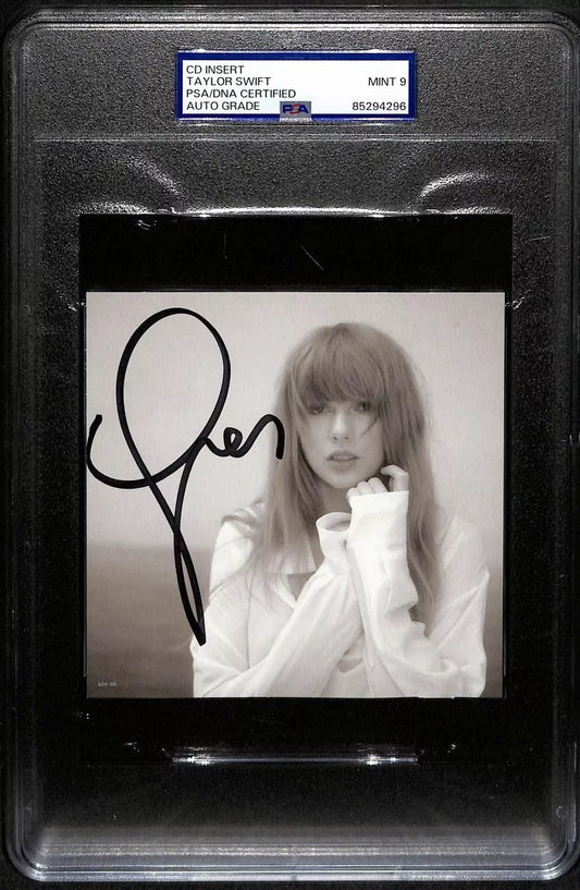 Taylor Swift Signed/Autog CD Insert 4.75x4.75 B/W Photo PSA/DNA